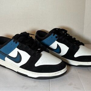 Nike Men's Black and Blue Sneakers in excellent condition.